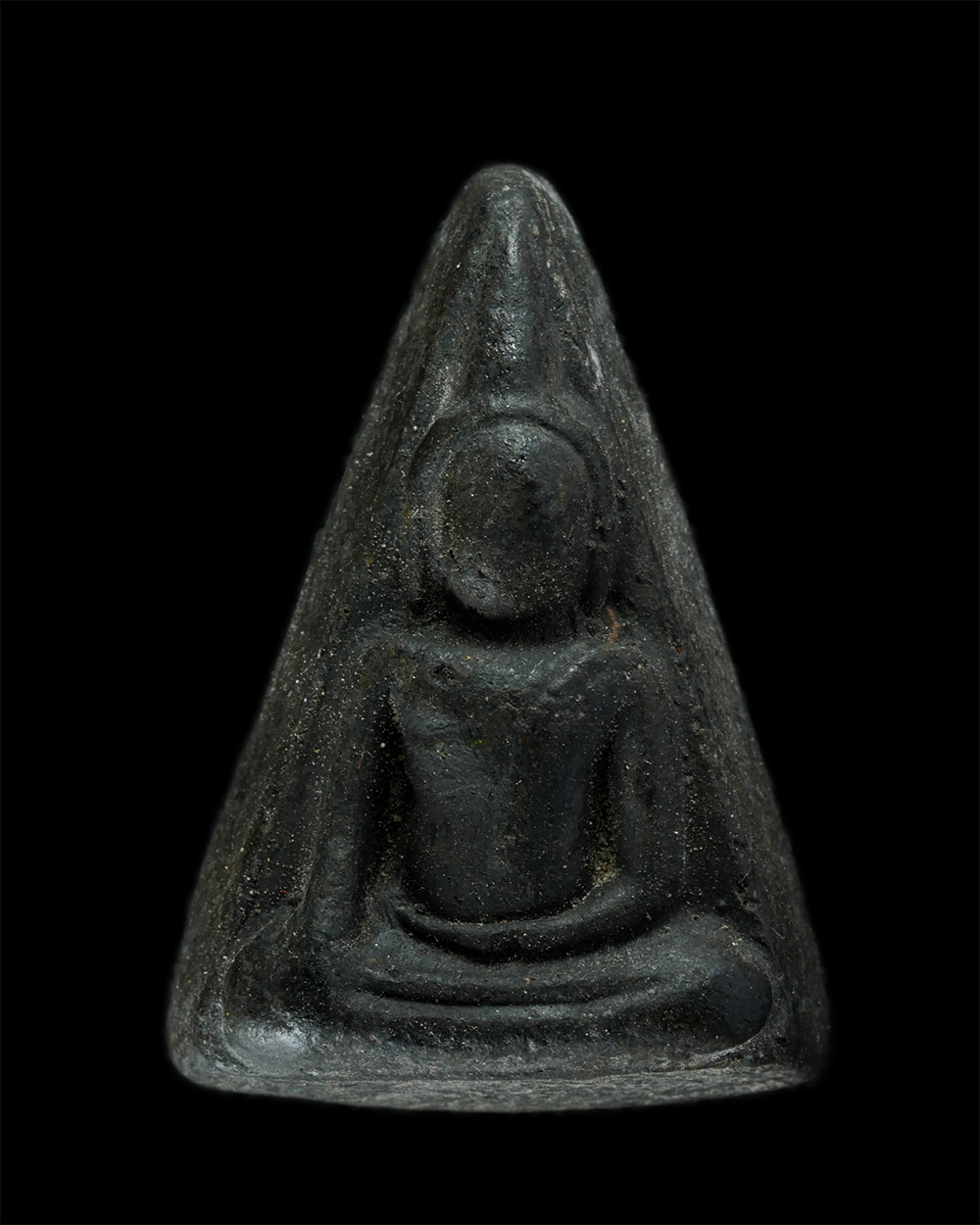 31Jul24 (62)p.jpg - นางพญาเข่าโค้ง หลังยันต์ เนื้อผงพุทธคุณ ผงว่าน ผงใบลาน หมายเลข ๙๐๔ ไม่ทราบที่ | https://kamulet.in.th